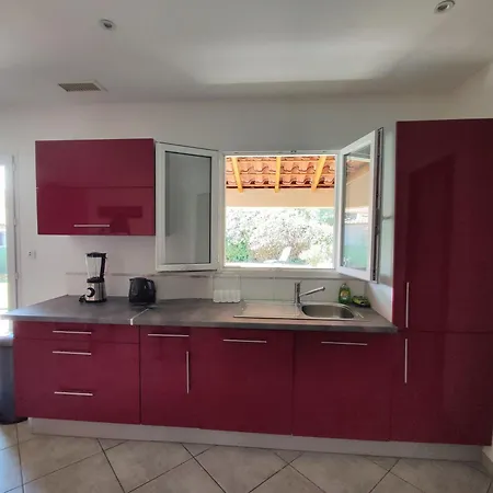 فيلة Charmante A Uzès