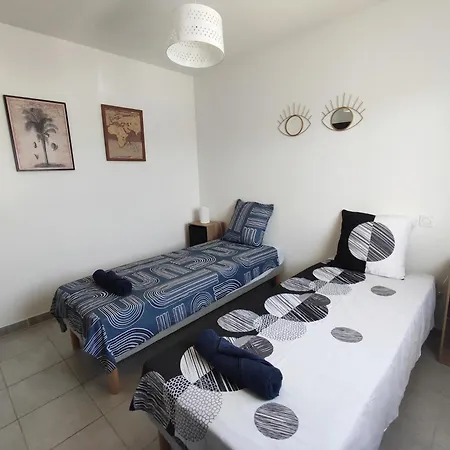 فيلة Charmante A Uzès